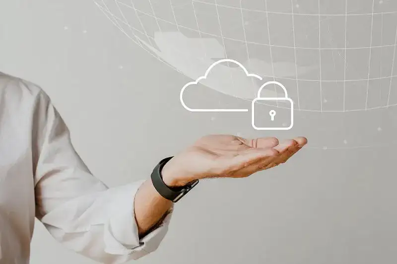 hand holding cloud system with data protection 1